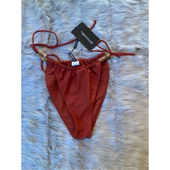 PRETTYLITTLETHING Brown Wooden Bead Ruched Tange Bikini Bottom NWT - Picture 2 of 4
